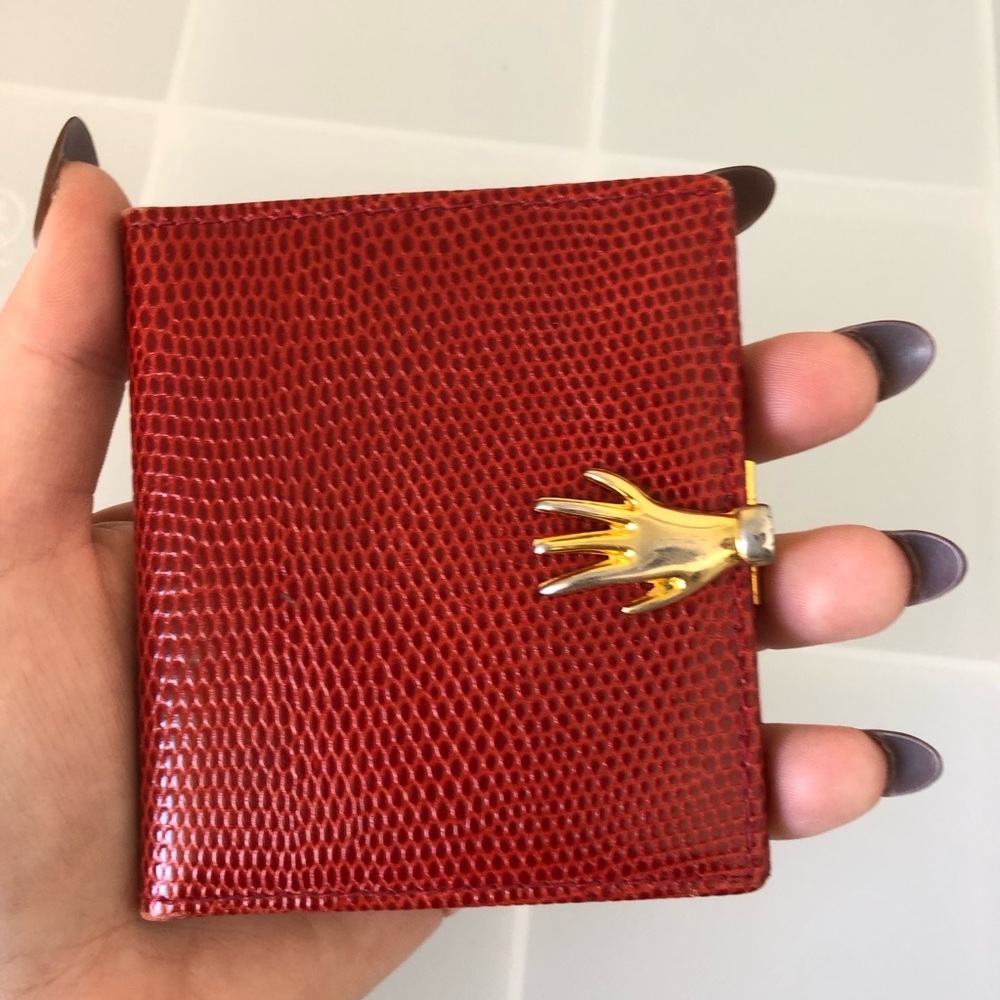 Photo wallet Newman Marcus looks like Gucci